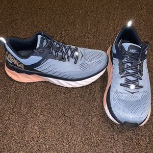 Hoka One One Arahi 3